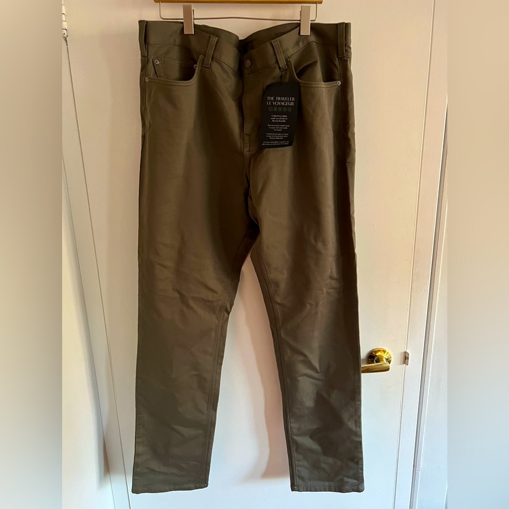 NWT men’s Banana Republic slim traveler pant 40x34
